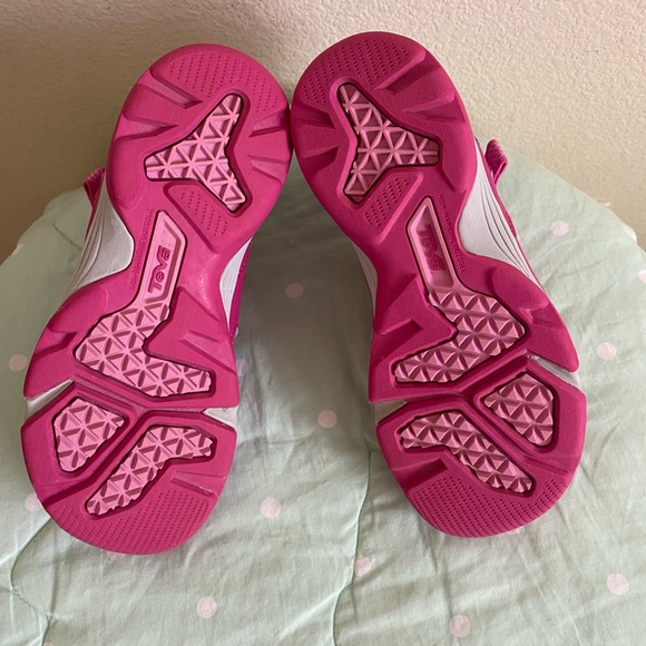 TEVA Pink and Gray Girls Shoes 3 - Picture 10 of 14
